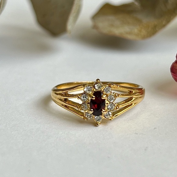 Vintage imitation Ruby and Diamond Ring - Picture 3 of 6